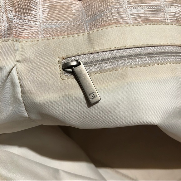 CHANEL TOTE BAG - Picture 4 of 10